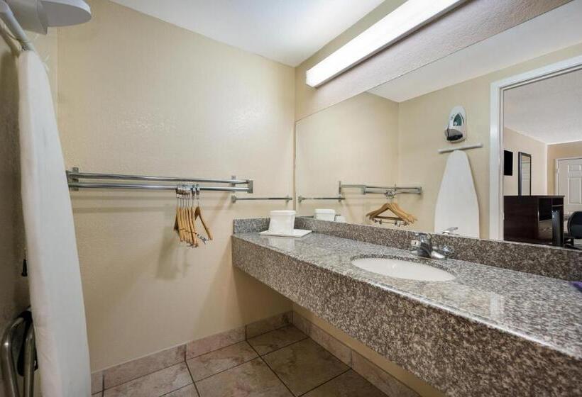 غرفة قياسية سرير كينج, Knights Inn College Station