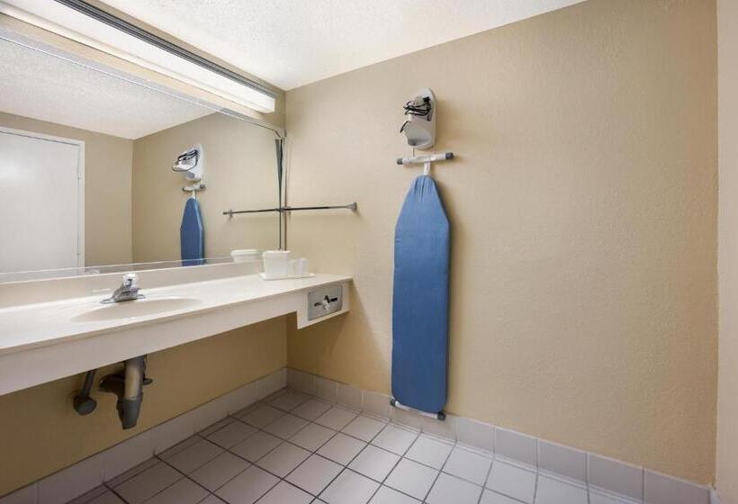 غرفة قياسية لذوى الاحتياجات الخاصة, Knights Inn College Station