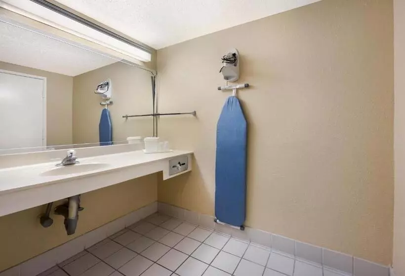 اتاق استاندارد برای معلولان, Knights Inn College Station