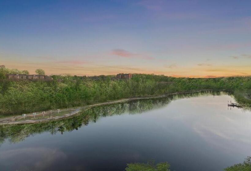 غرفة قياسية مطلّة علي البحيرة, Merriweather Lakehouse Hotel, Autograph Collection