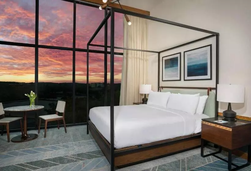 キングサイドベッドのスタンダードワンルーム, Merriweather Lakehouse Hotel, Autograph Collection