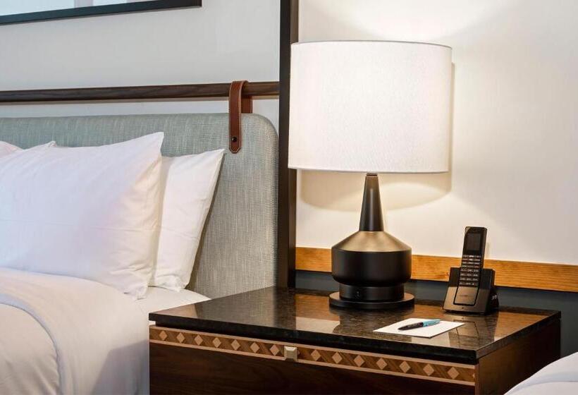 غرفة قياسية لذوى الاحتياجات الخاصة, Merriweather Lakehouse Hotel, Autograph Collection