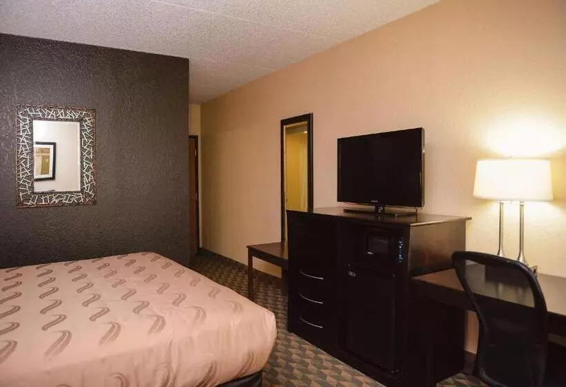 キングサイズベッドのスタンダードルーム, Quality Inn & Suites Ames Conference Center Near Isu Campus