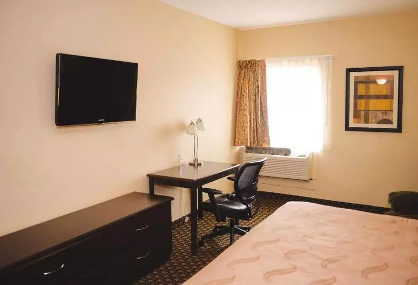 キングサイズベッドのスイートルーム, Quality Inn & Suites Ames Conference Center Near Isu Campus