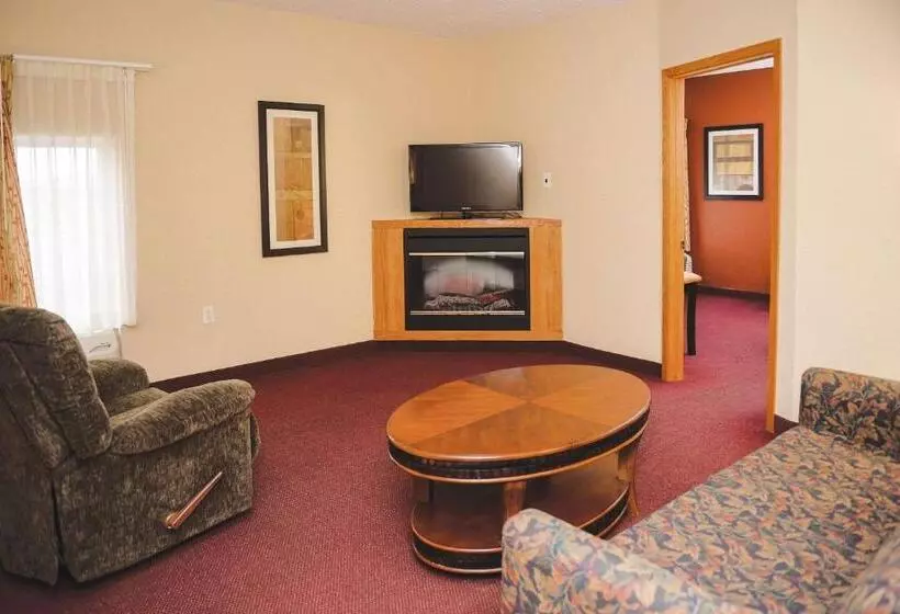 キングサイズベッドのスイートルーム, Quality Inn & Suites Ames Conference Center Near Isu Campus