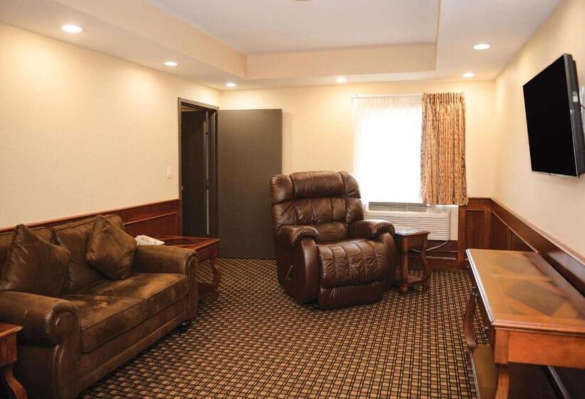 Люкс Кровать Кинг, Quality Inn & Suites Ames Conference Center Near Isu Campus