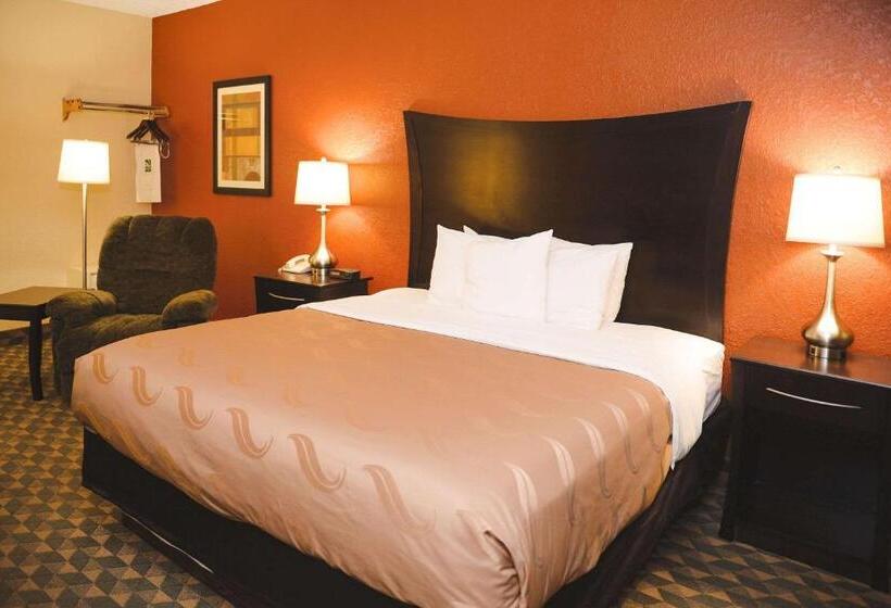 غرفة قياسية سرير كينج لذوى الإحتياجات الخاصة, Quality Inn & Suites Ames Conference Center Near Isu Campus