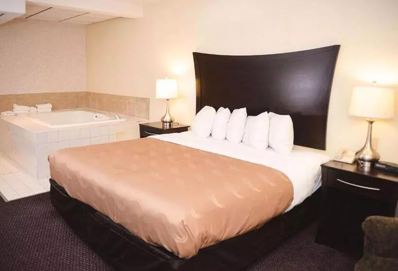ハイドロマッサージバス付きスイート, Quality Inn & Suites Ames Conference Center Near Isu Campus