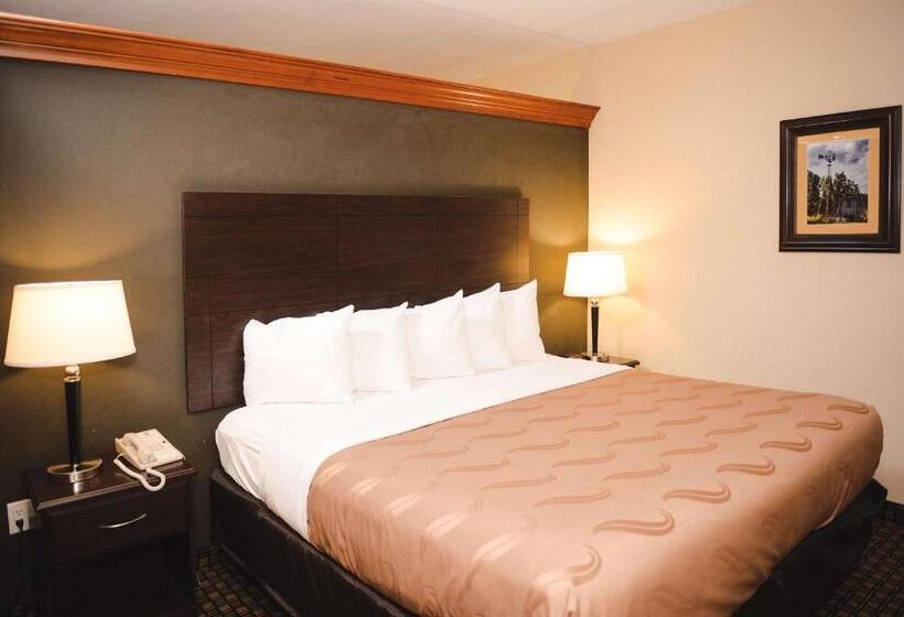 جناح مزود بجاكوزى, Quality Inn & Suites Ames Conference Center Near Isu Campus