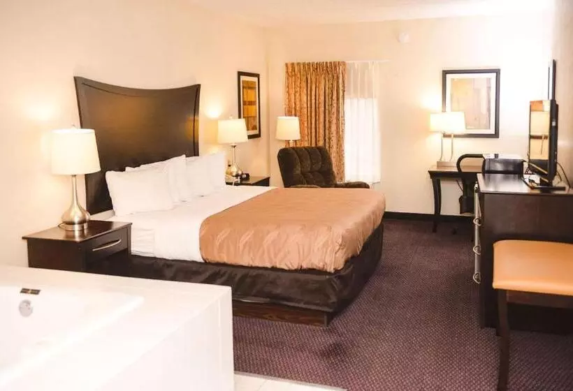 ハイドロマッサージバス付きスイート, Quality Inn & Suites Ames Conference Center Near Isu Campus