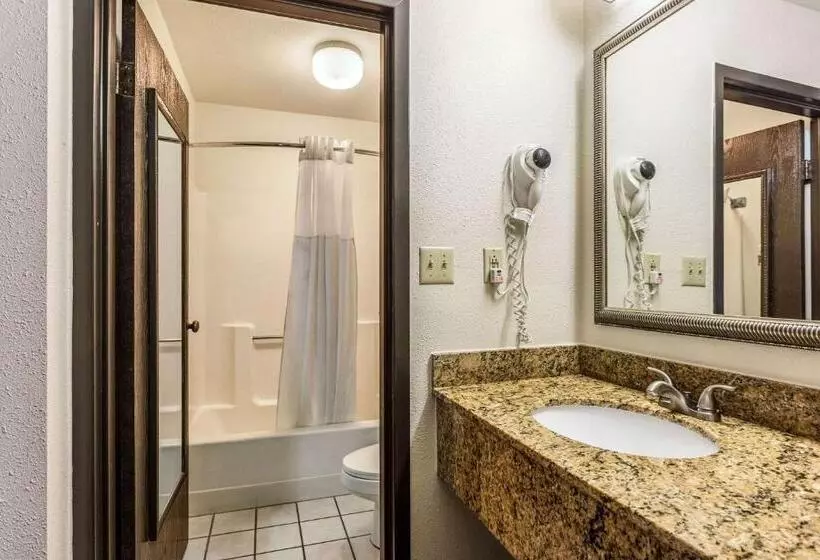 ２ダブルベッドのスタンダードルーム, Quality Inn Tupelo Central