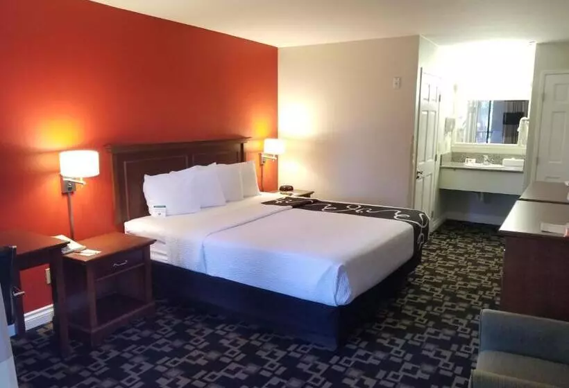 استودیو استاندارد با تخت کینگ, Ramada By Wyndham Oceanside