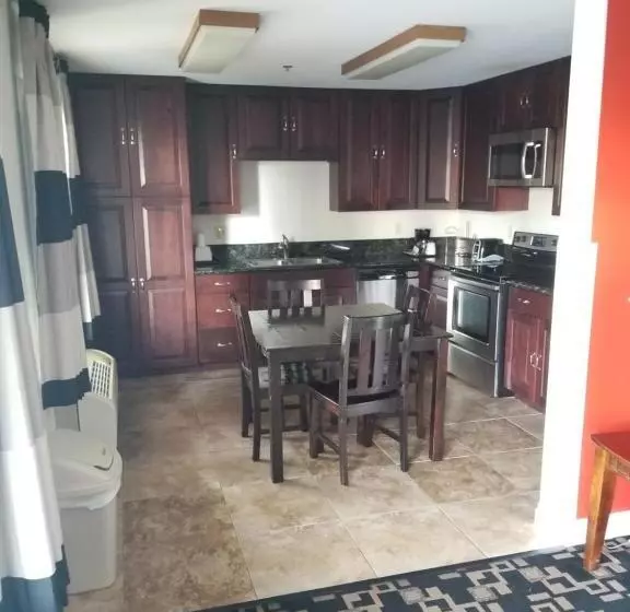 استودیو استاندارد با تخت کینگ, Ramada By Wyndham Oceanside