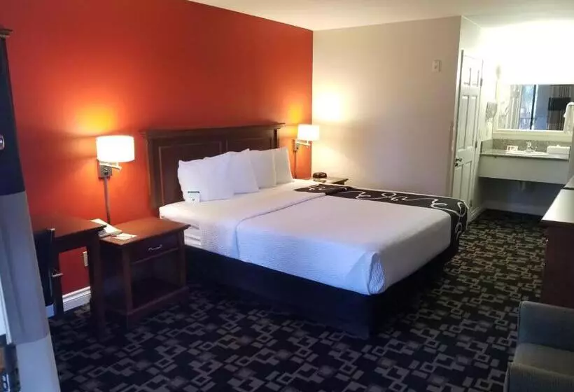 اتاق استاندارد با تخت بزرگ, Ramada By Wyndham Oceanside