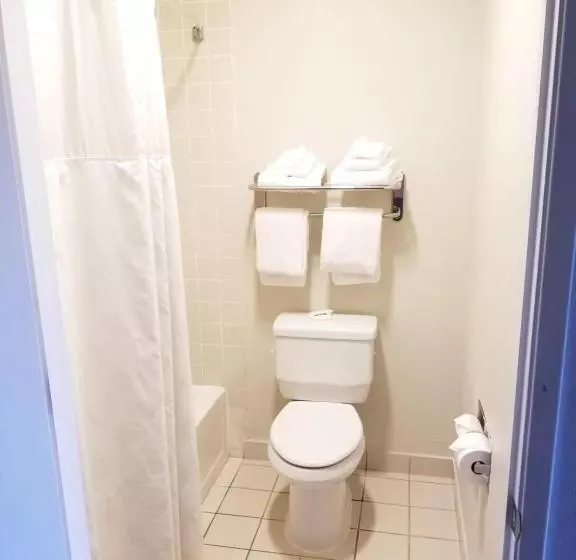 اتاق استاندارد, Ramada By Wyndham Oceanside