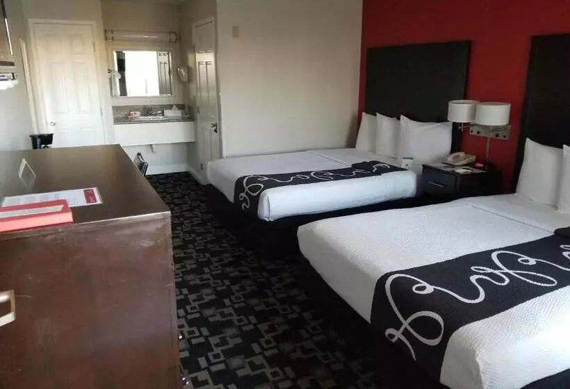 اتاق استاندارد, Ramada By Wyndham Oceanside