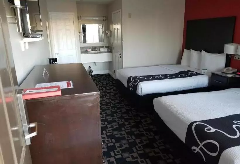 اتاق استاندارد, Ramada By Wyndham Oceanside