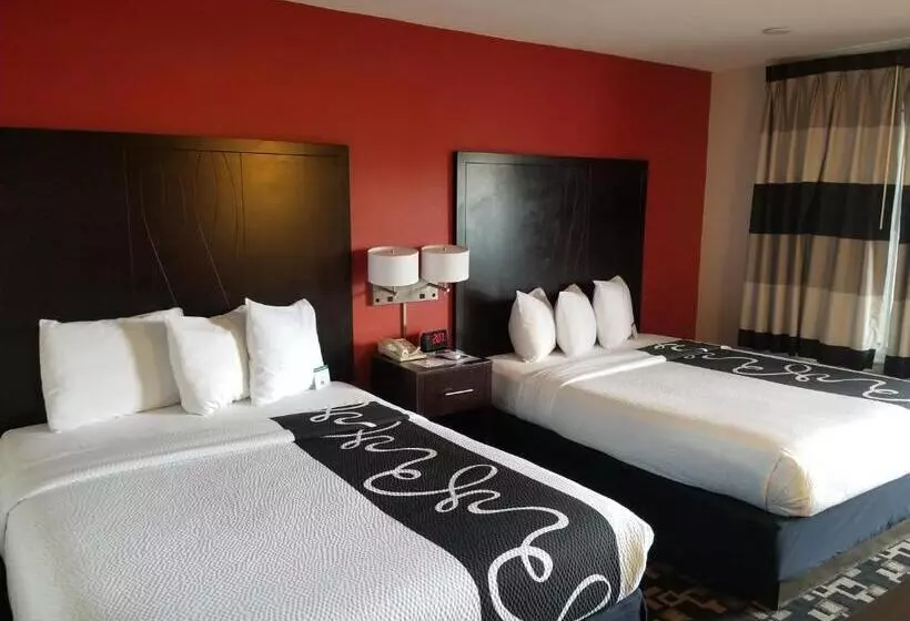 استودیوی استاندارد, Ramada By Wyndham Oceanside