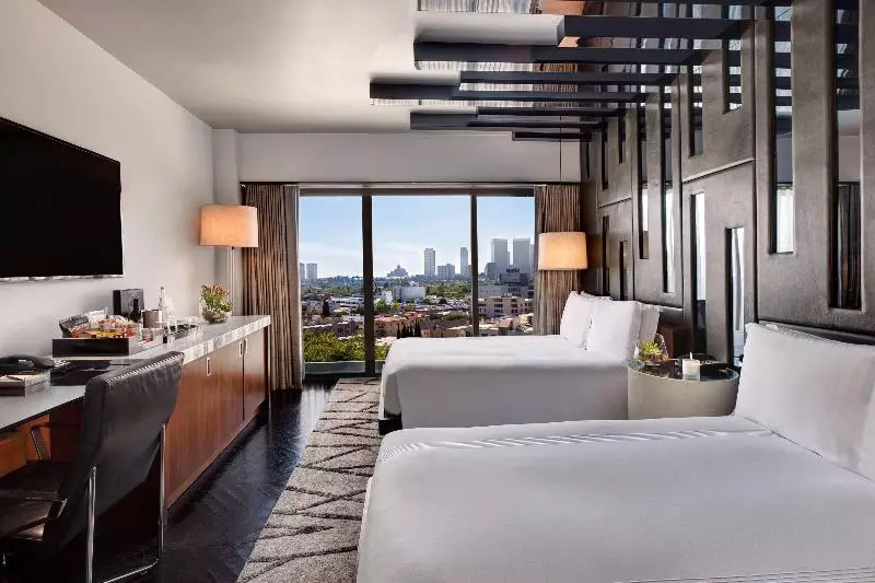 اتاق لوکس, Sixty Beverly Hills