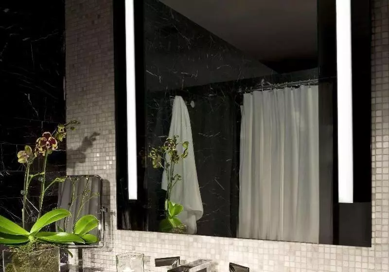 اتاق سوپریور, Sixty Beverly Hills