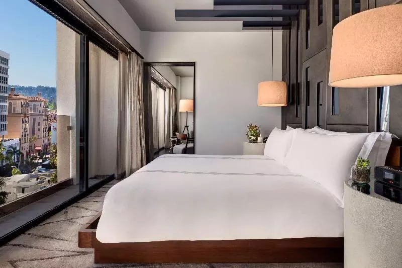 سوئیت با تخت بزرگ, Sixty Beverly Hills