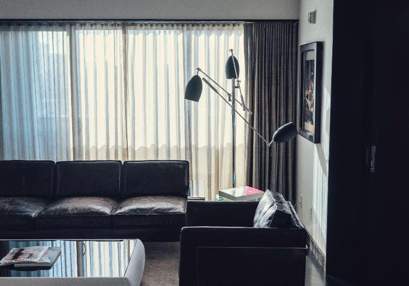 스위트 킹사이즈 침대, Sixty Beverly Hills