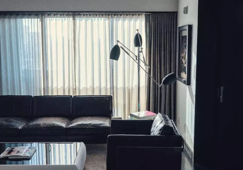 سوئیت با تخت بزرگ, Sixty Beverly Hills