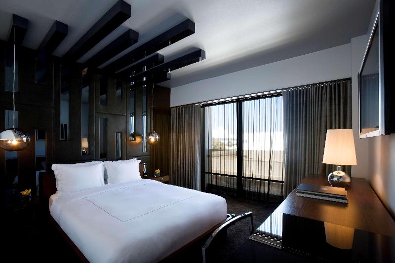 חדר דחוקס עם מיטת קינג, Sixty Beverly Hills