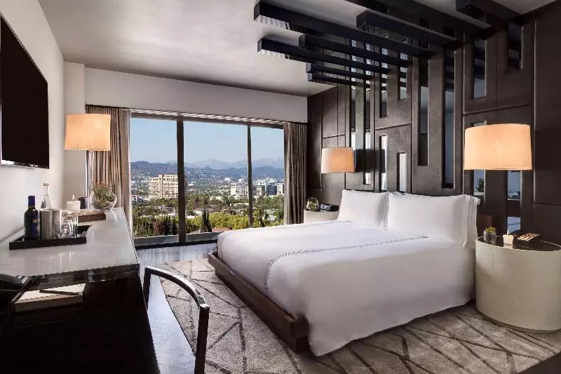 اتاق لوکس با تخت بزرگ, Sixty Beverly Hills