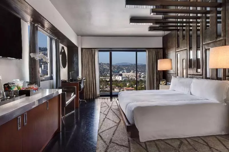 اتاق لوکس با تخت بزرگ, Sixty Beverly Hills