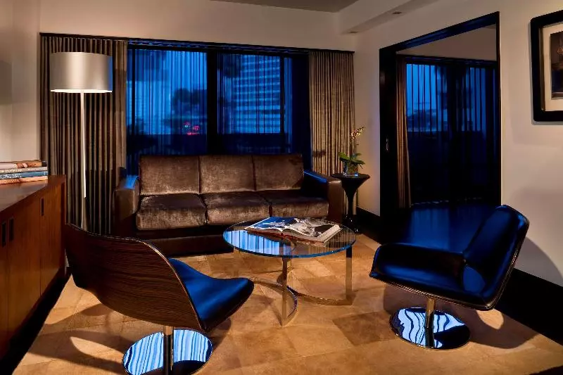 سوییت, Sixty Beverly Hills