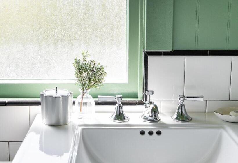 身障者適用キングサイズベッドルーム, Le Petit Pali At 8th Ave