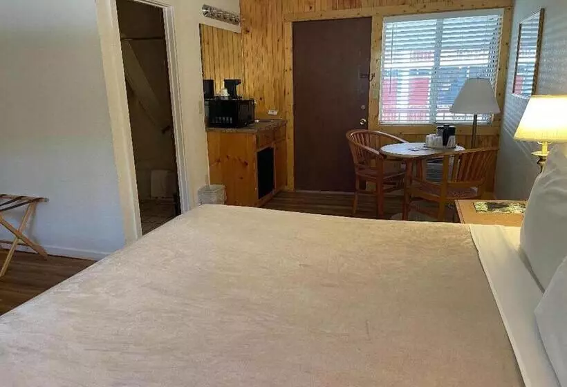 キングサイズベッドのスタンダードルーム, Zoders Inn And Suites