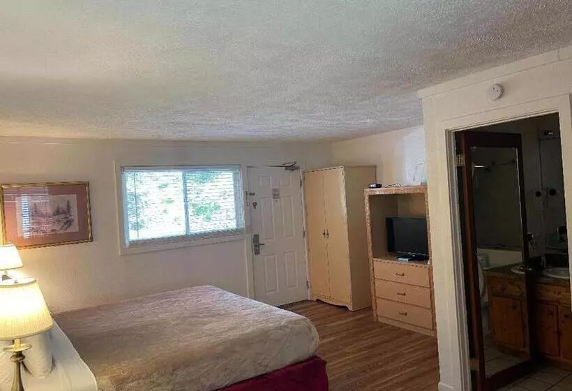 キングサイズベッドのスタンダードルーム, Zoders Inn And Suites
