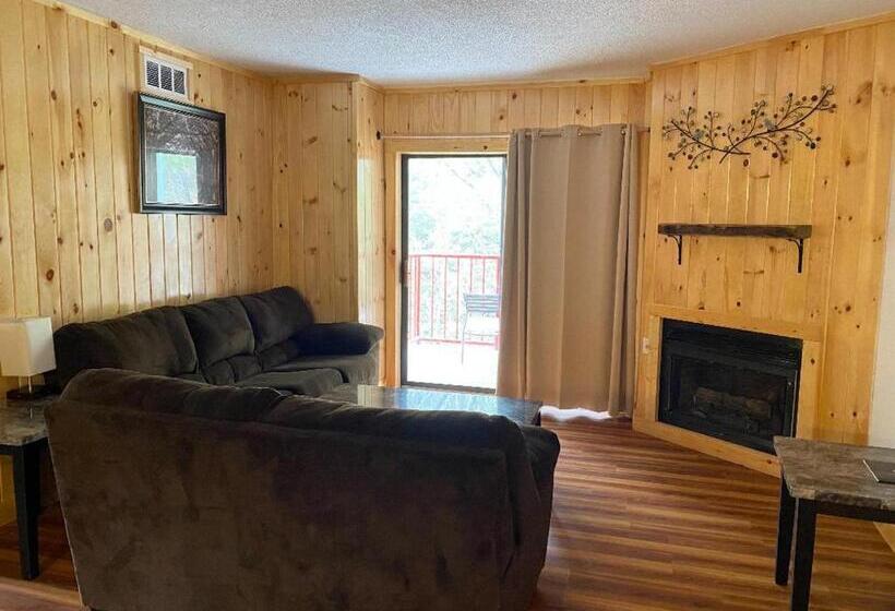 Suite, Zoders Inn And Suites