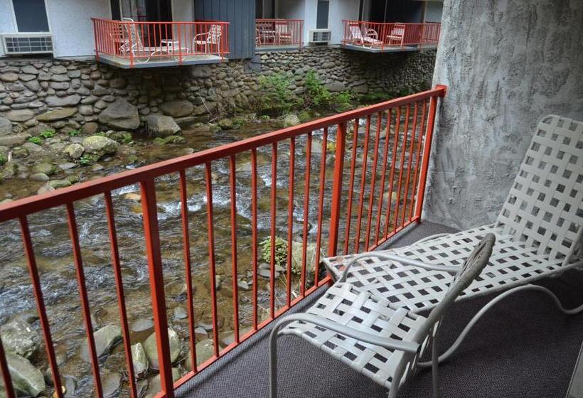 اتاق استاندارد با بالکن, Zoders Inn And Suites