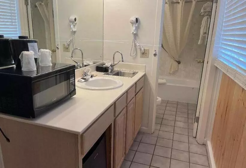 バルコニー付きスタンダードルーム, Zoders Inn And Suites