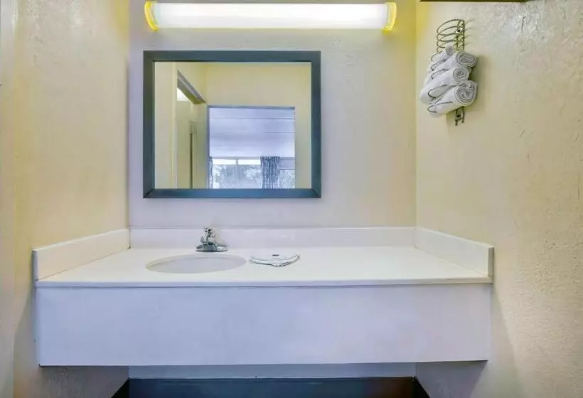 اتاق لوکس با تخت بزرگ, Motel 6 Morgantown