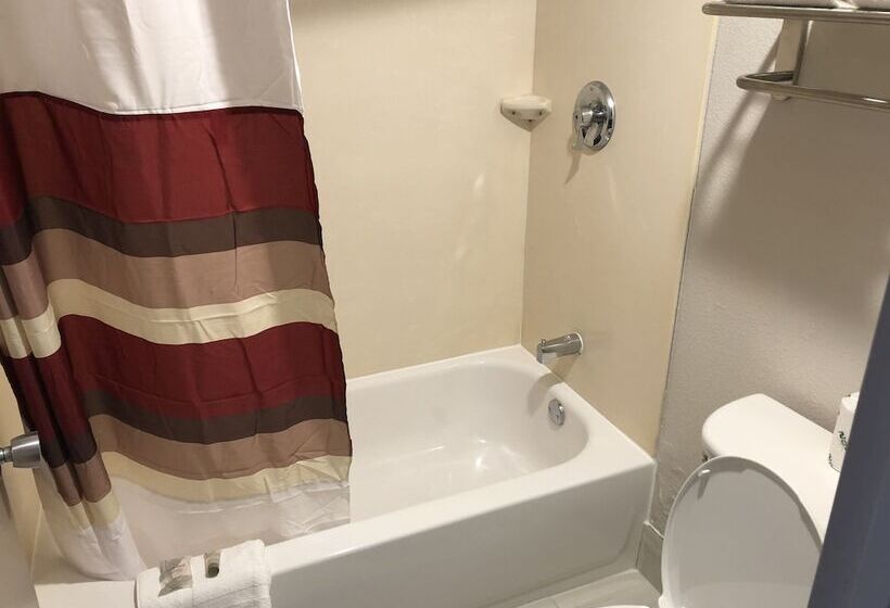 Номер Deluxe, Red Roof Inn Greenville, Nc