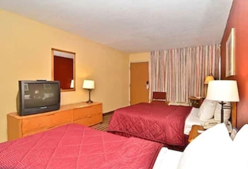 Номер Стандарт 2 Двуспальные Кровати, Rodeway Inn East