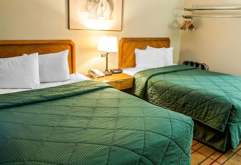 Номер Стандарт 2 Двуспальные Кровати, Rodeway Inn East