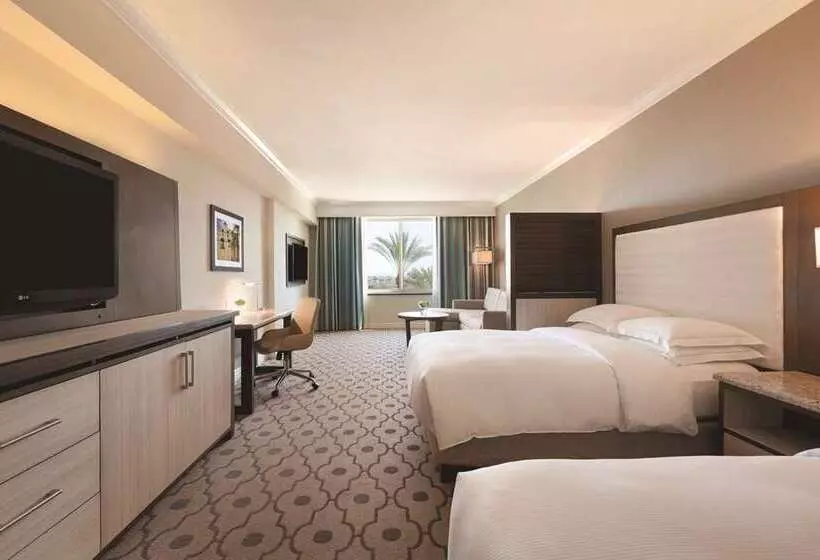 スタンダードスタジオ, Pier 5 Hotel Baltimore