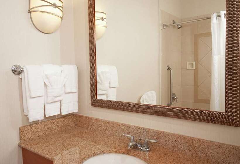 إستوديو قياسى, Pier 5 Hotel Baltimore