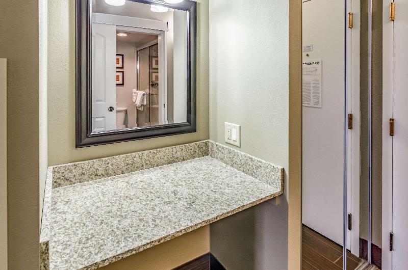 غرفة قياسية رباعية, Comfort Inn & Suites