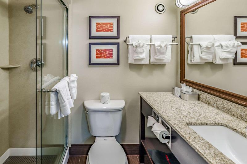 غرفة قياسية رباعية, Comfort Inn & Suites