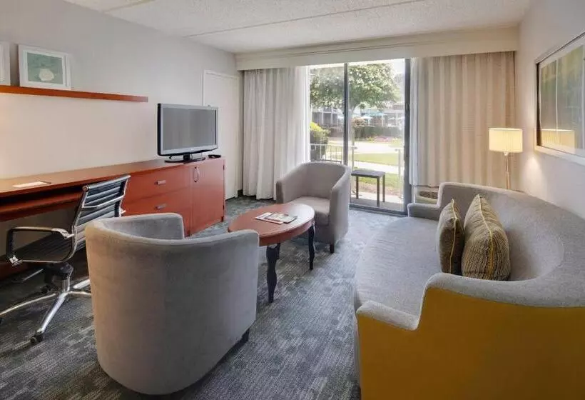 スイート, Courtyard By Marriott Atlanta Windy Hill/ballpark
