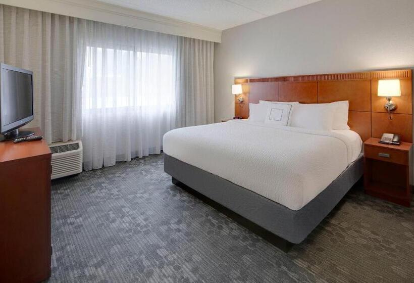 キングサイズベッドのスイートルーム, Courtyard By Marriott Atlanta Windy Hill/ballpark
