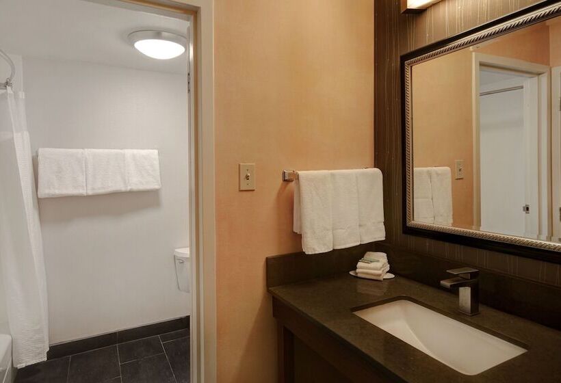 스위트, Courtyard Columbus Dublin