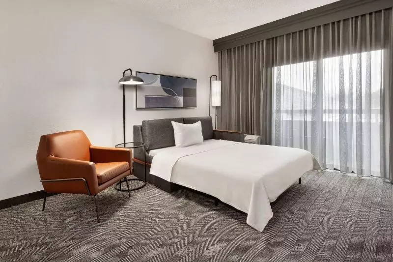 اتاق استاندارد با تخت بزرگ, Courtyard By Marriott Memphis Airport