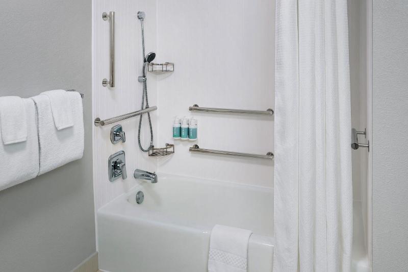 غرفة قياسية سرير كينج, Courtyard By Marriott New Carrollton Landover